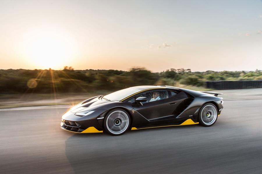  Lamborghini Centenario LP770-4 2016 года  (фото 35 из 61)